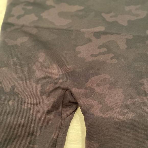 Spanx Look At me Now Camo Green leggings Gently Used size Small - Picture 8 of 8